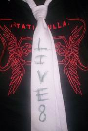 <strong>LIVE 8...</strong>